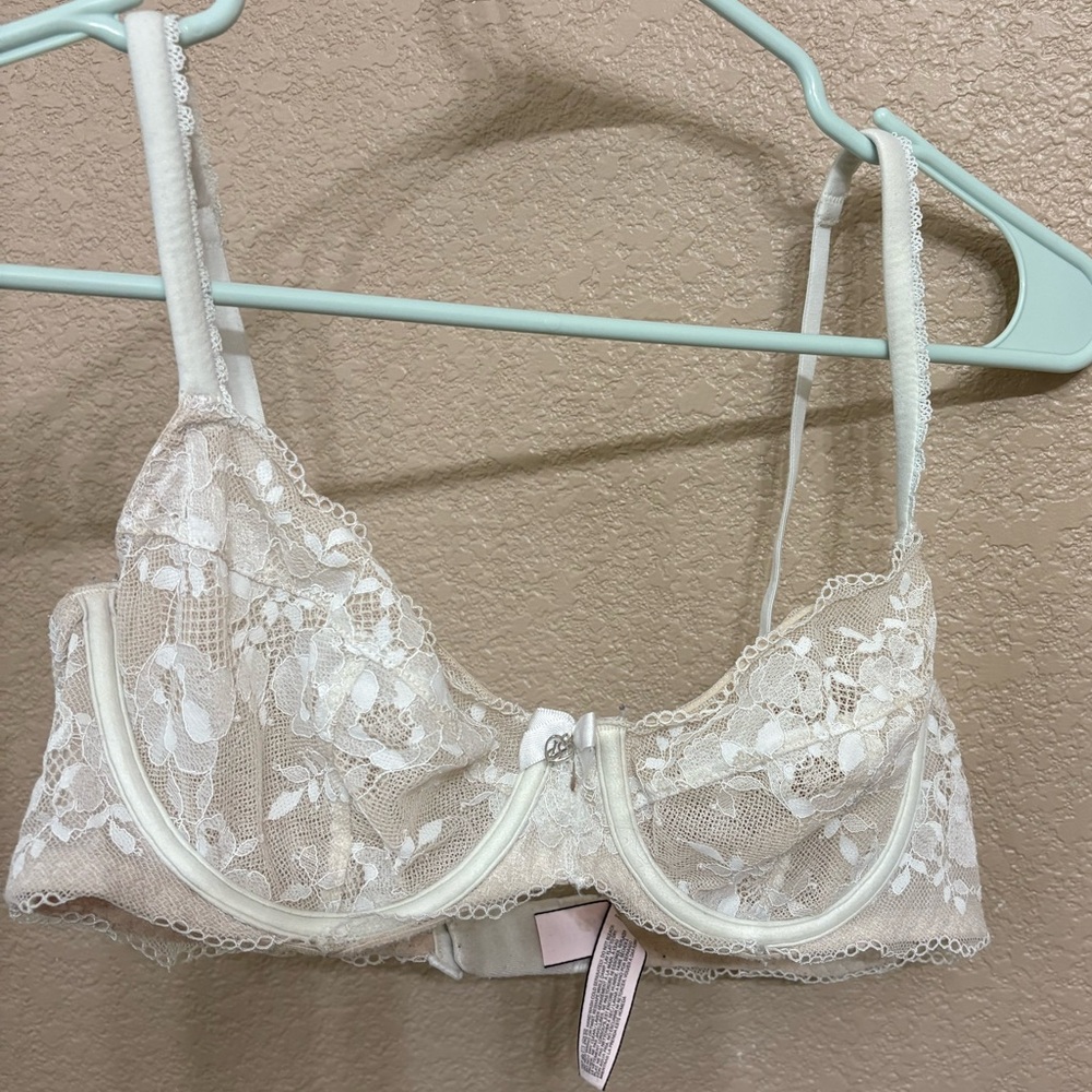 Victoria's Secret Lace Underwire Bra - White